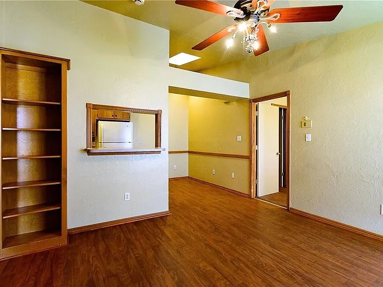 1000 Rambling Oaks Dr #3 — Photo 9