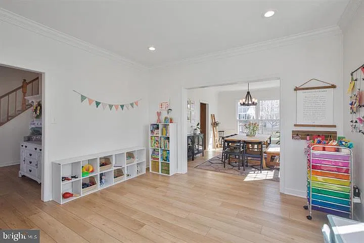 4 bed, 3.5 bath, 4076 sqft, $5,000 — Photo 4