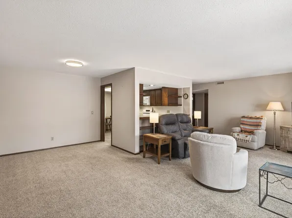 9500 Collegeview Rd APT 112, Bloomington, MN 55437