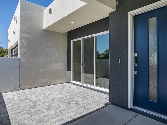 4th image of 1028 E Palmaire Ave