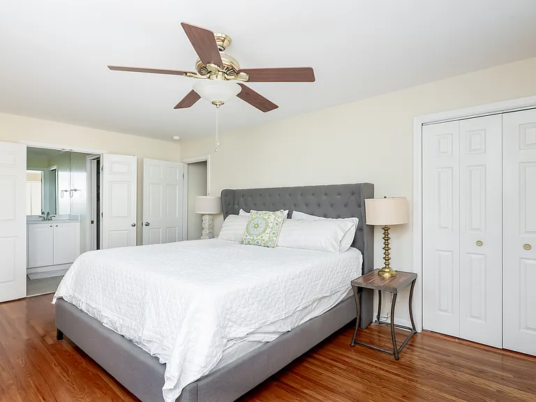 2223 Strathmoor Blvd #FURNISHED — Photo 11
