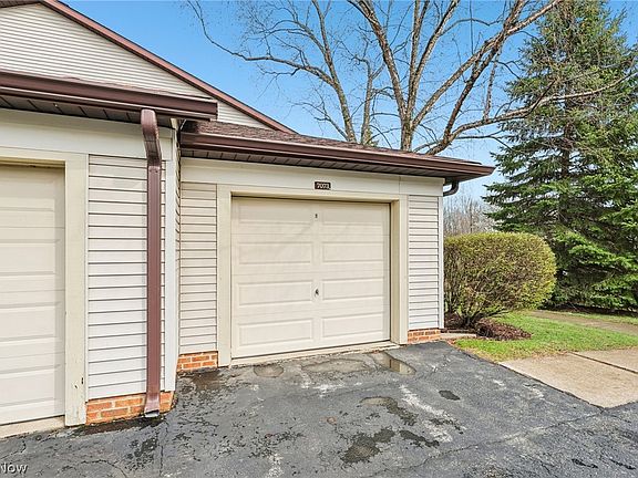 4th image of 7073 Village Dr