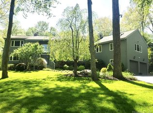 18 Parade Ground Ct, Weston, CT 06883