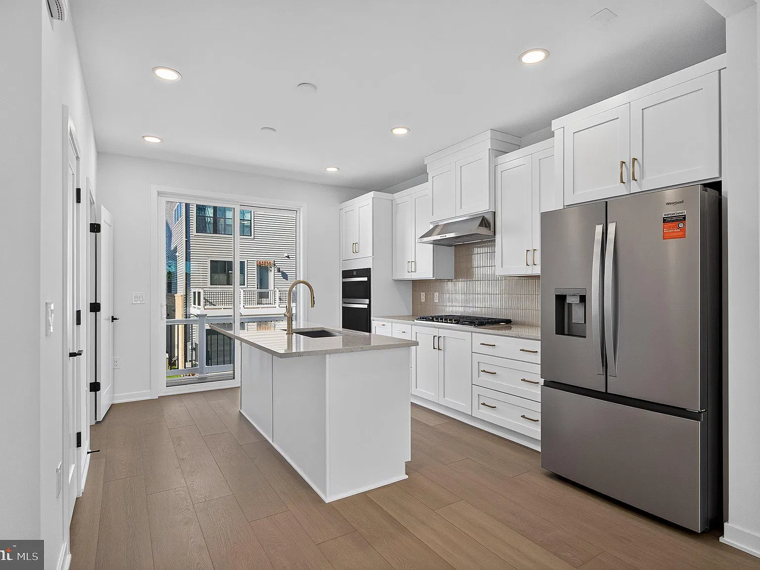 3 bed, 4.0 bath, 1776 sqft, $3,350 — Photo 3