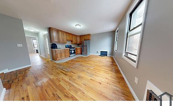 3rd image of 155 Pine Pl Floor 2