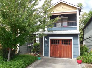 686 SE Vine Maple Ln, Grants Pass, OR 97527