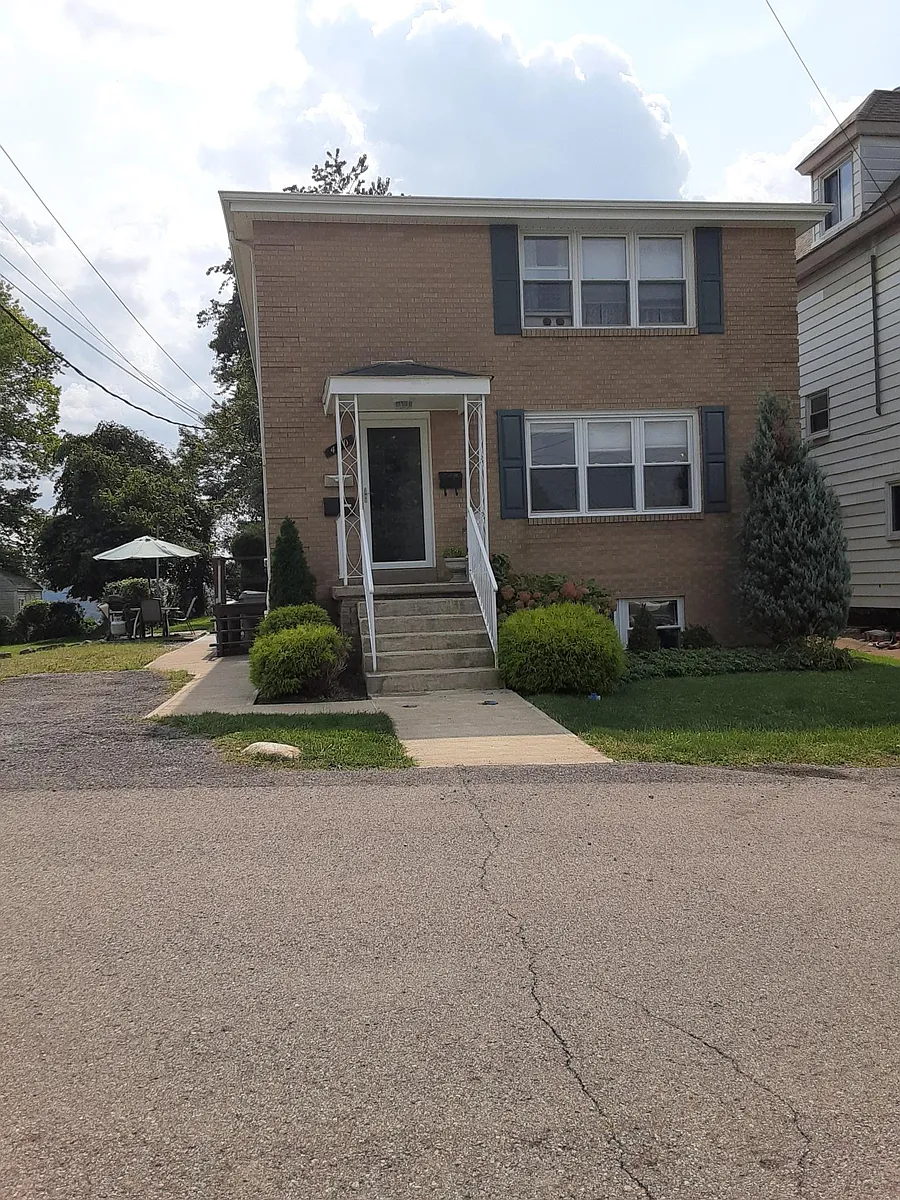 Building Photo - 430 Greenwood Ave