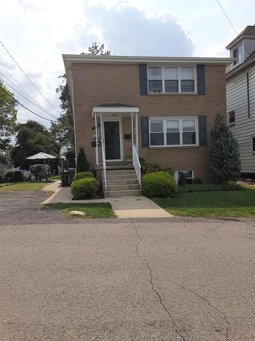 430 Greenwood Ave APT 2 photo 1