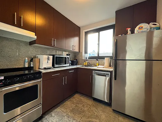 Rented by AZ REALTY NYC LLC | media 21
