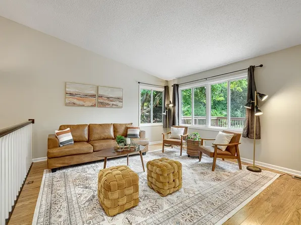 270 River Woods Ln, Burnsville, MN 55337