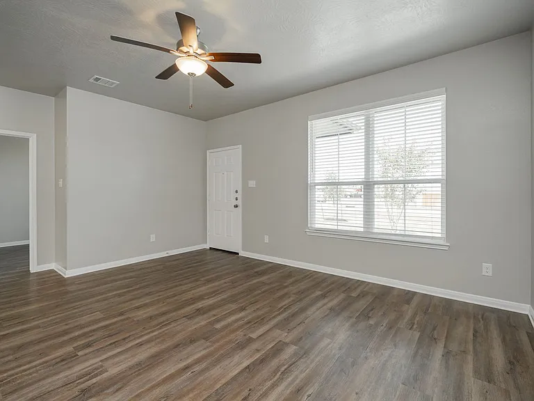 1150 Trellis Pass — Photo 2