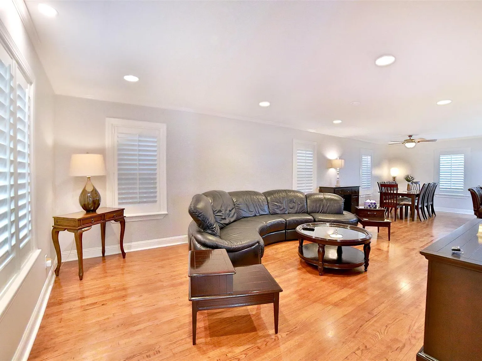 3 bed, 3.0 bath, 2736 sqft, $4,395 — Photo 3