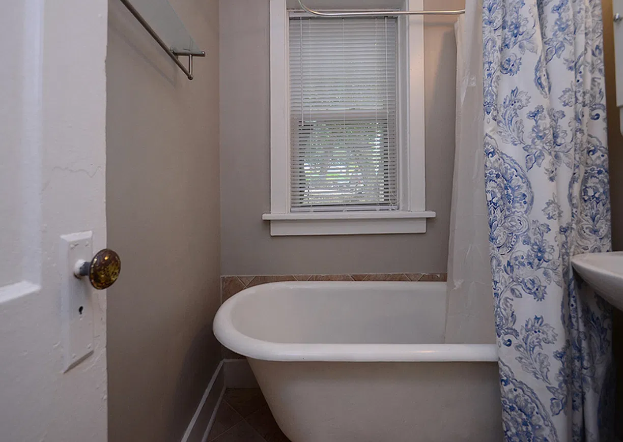 1 bed, 800 sqft, $1,050 — Photo 2