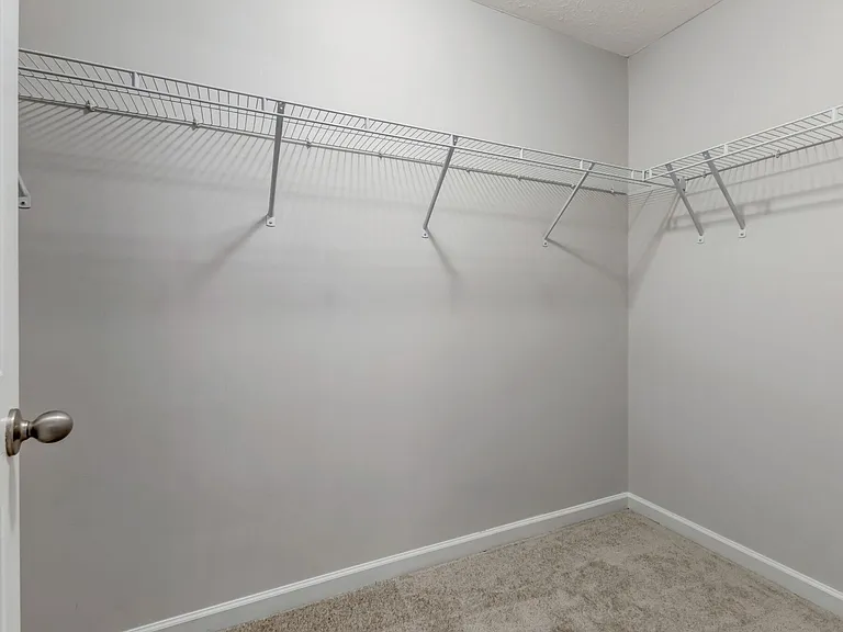 8103 Valley Oak Dr — Photo 6