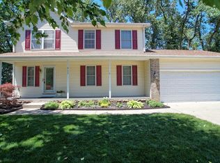 8173 Barberry Hill Dr, Mentor, OH 44060