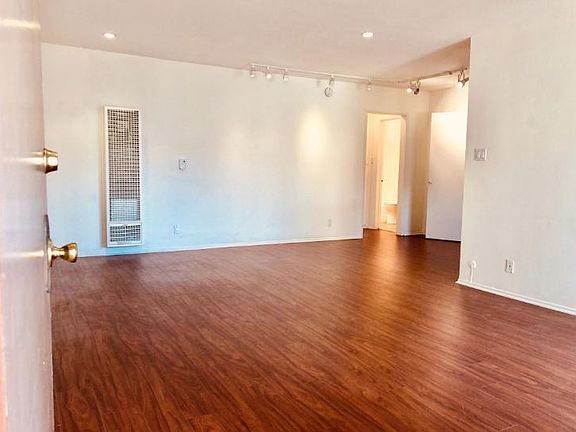 5th image of 1446 S Canfield Ave