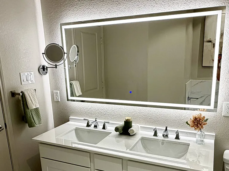 Guest Bathroom with Dual Sinks (Plan 2221)