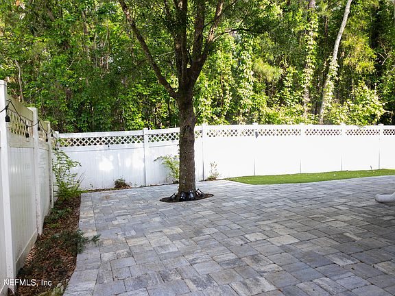 5th image of 306 CANDLEBARK Drive