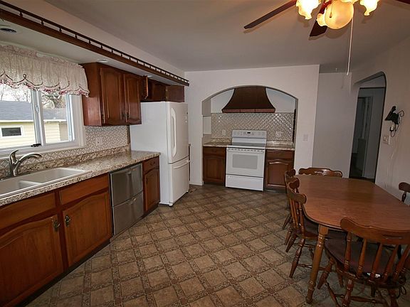 2nd image of 2206 Hammond Ave