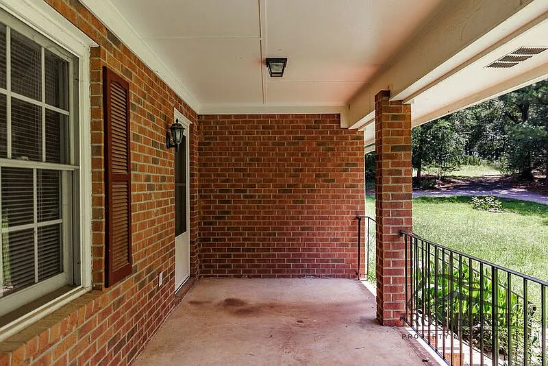 3 bed, 2.0 bath, 2218 sqft, $2,800 — Photo 3