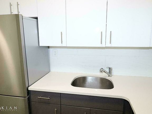 5th image of 4140 Denman St APT 2L