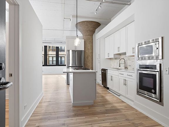 3rd image of 728 W Jackson Blvd APT 613