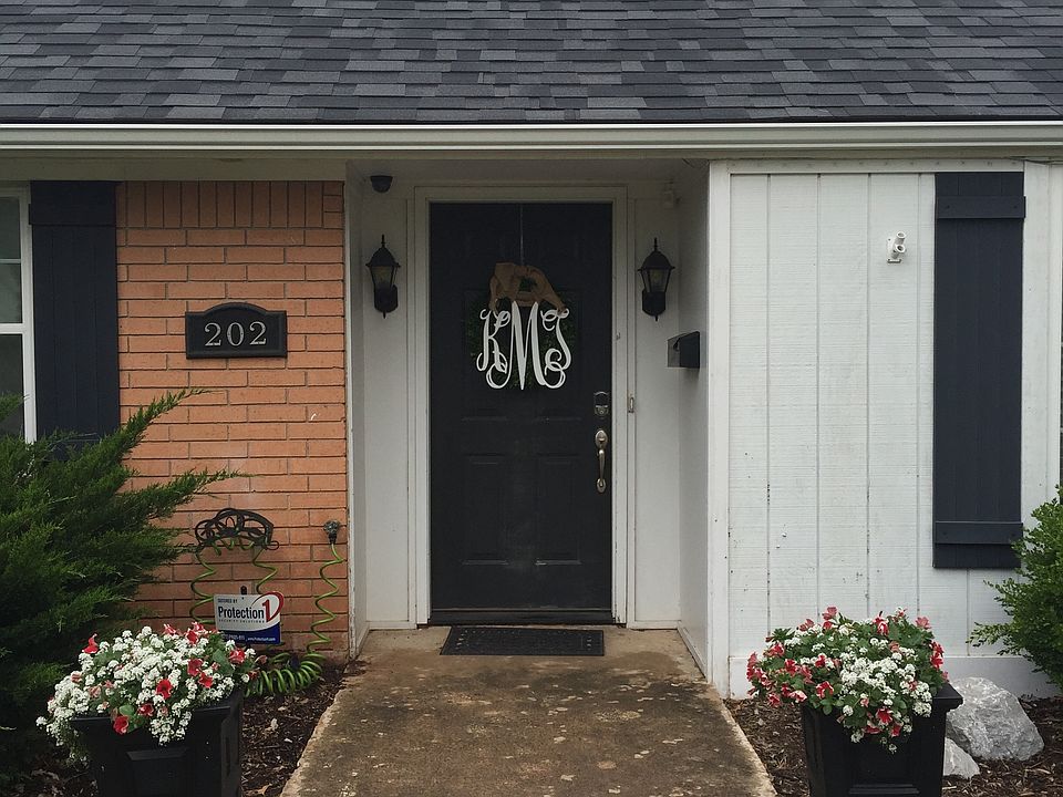 1st image of 202 Westside Dr