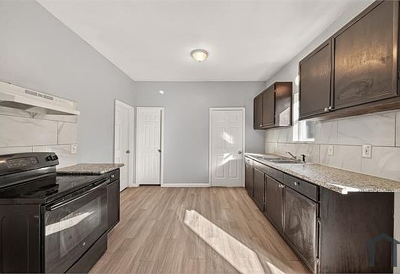 4th image of 8211 Parnell St