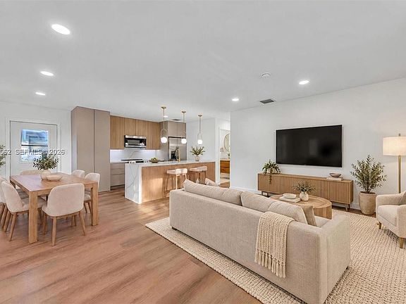 3rd image of 5645 SW 39th St