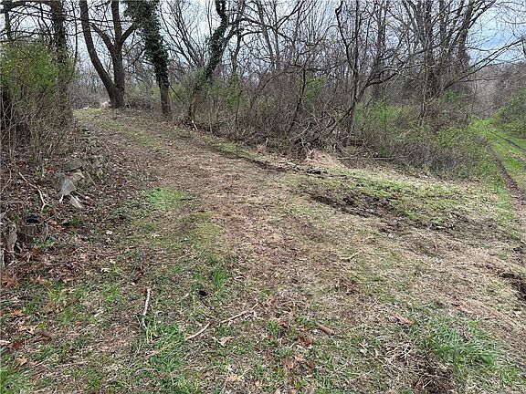 5th image of 3950 Dunnett Ln