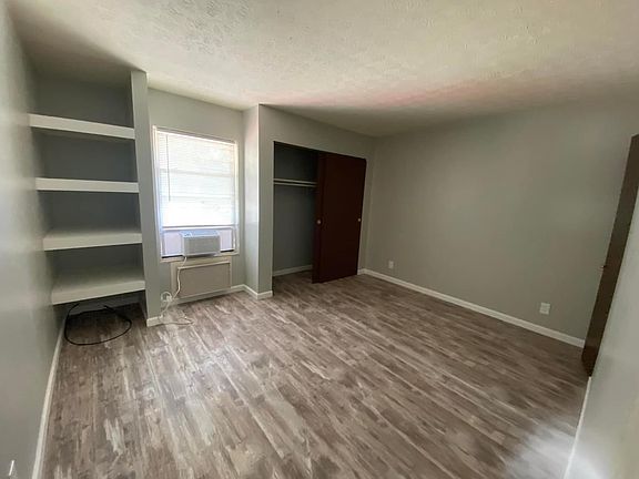 3rd image of 303 Forest Ln