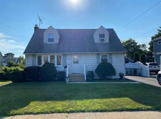 1426 Rhode Ave, Merrick, NY 11566