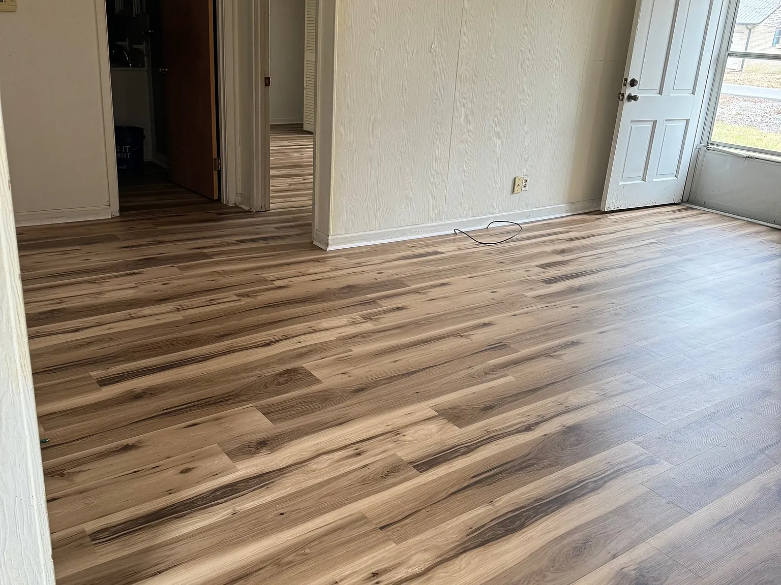 2 bed, 1000 sqft, $1,100 — Photo 2