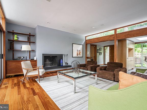 5th image of 1015 W Hortter St