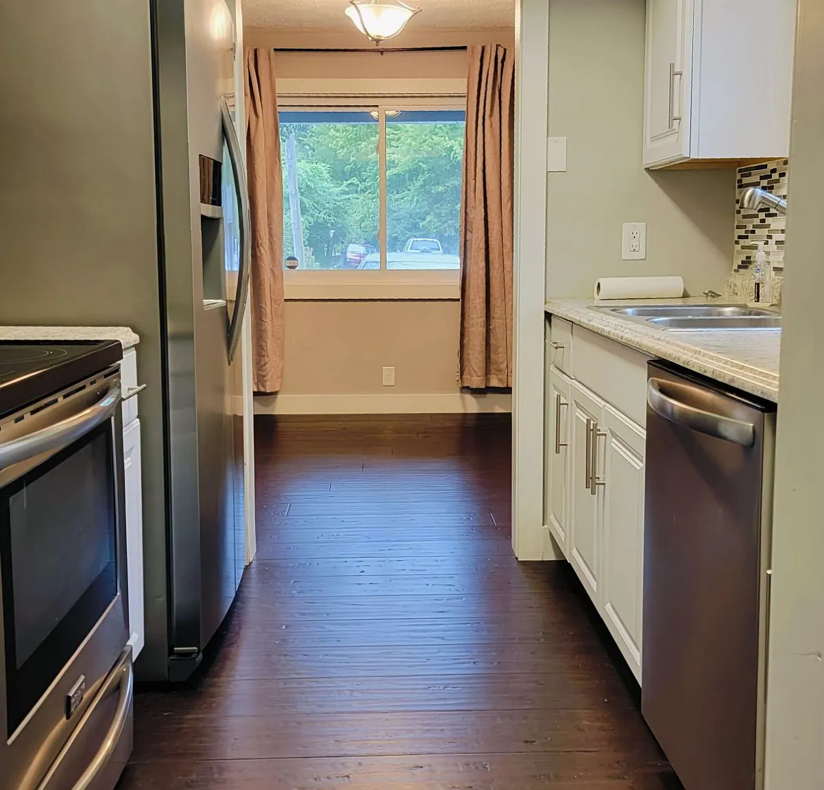 2 bed, 1.5 bath, 1096 sqft, $1,300 — Photo 4
