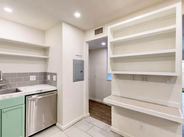 3829 Montgomery Blvd NE APT 323, Albuquerque, NM 87109