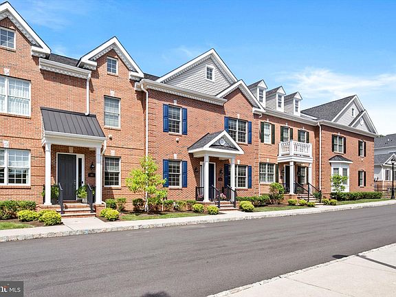 3rd image of 78 Creekview Ln
