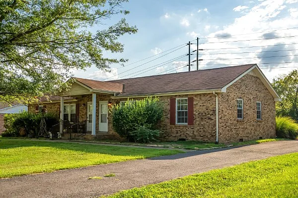 1184 Meadowview Dr