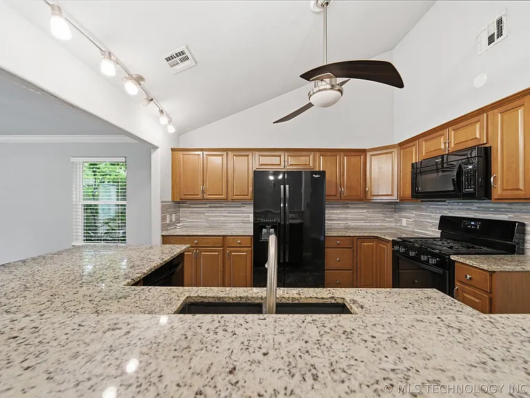 5508 S Newport Ave — Photo 6