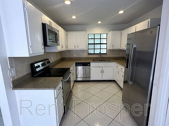 4th image of 3062 Curry Woods Dr