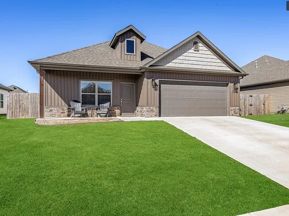 1030 Sunshine Ct, Centerton, AR 72719