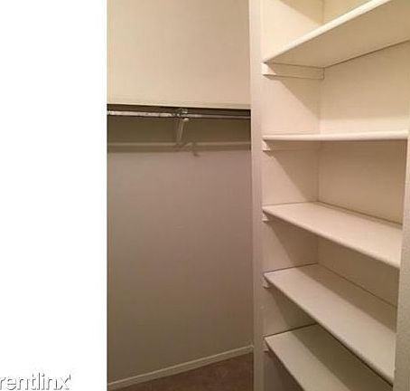 Walnut Ridge Walk-in ClosetM