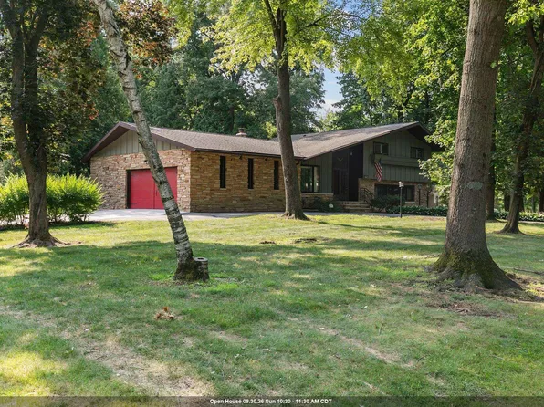 110 Woodside Ct, Neenah, WI 54956