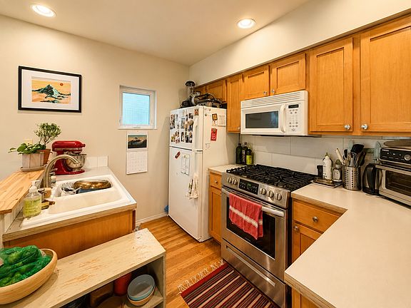 4th image of 1316 30th Ave S B #B