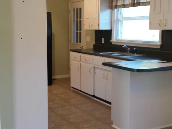 300 Chuckwood Rd, Mooresville, NC 28117