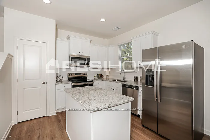 303 Haystack Dr — Photo 4
