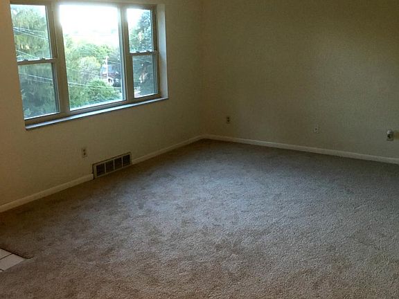 2nd image of 8961 Elm St