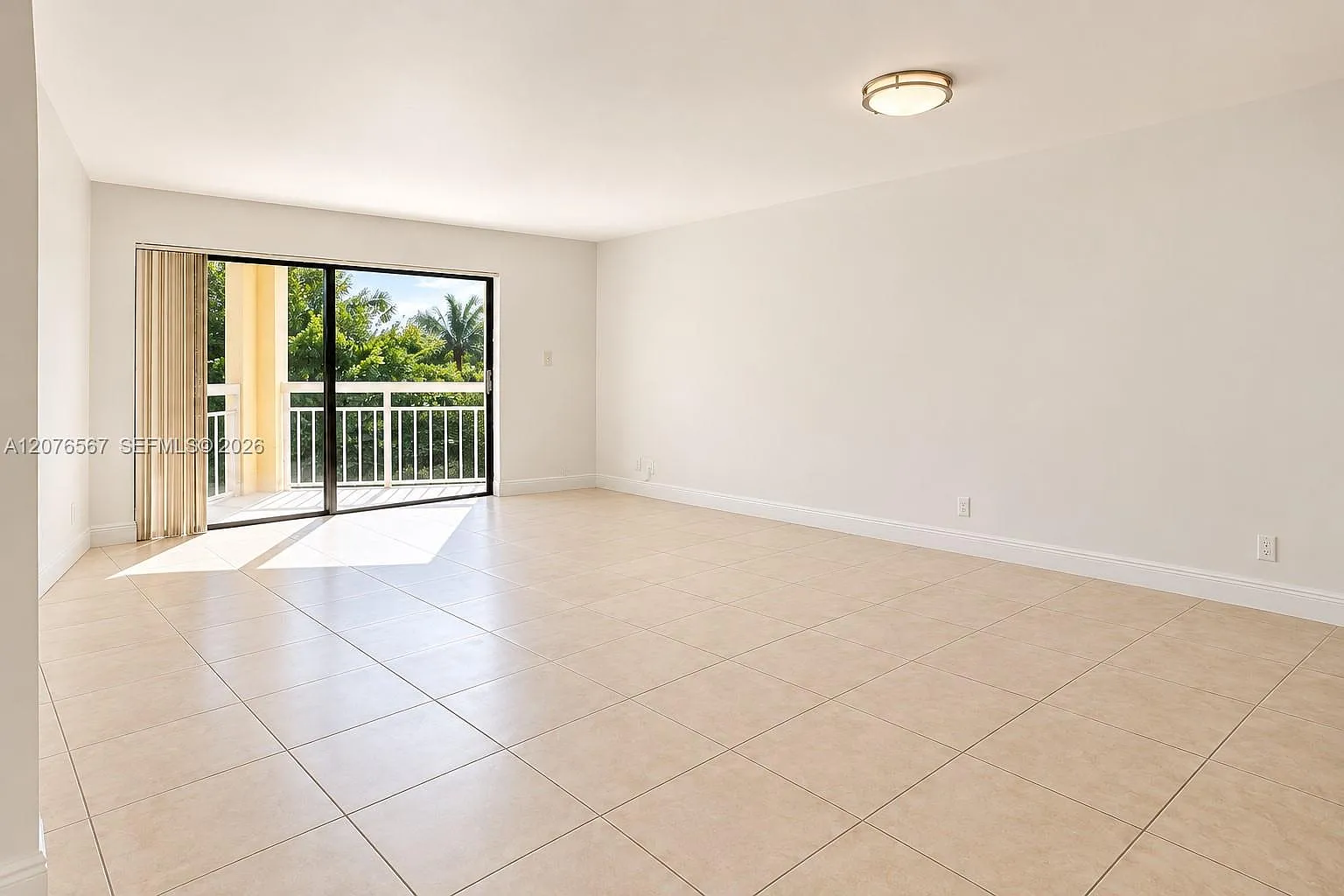 Las Vistas At Doral Condo — Photo 2