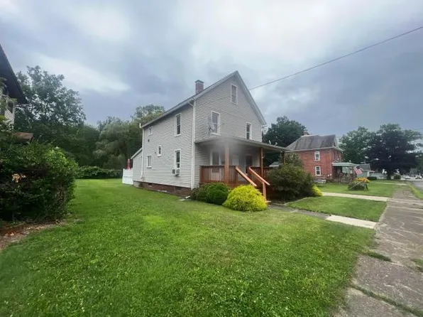 828 N Main St, Youngsville, PA 16371