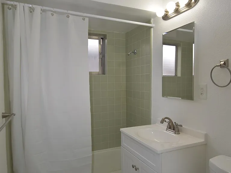 306 E Badillo St — Photo 9